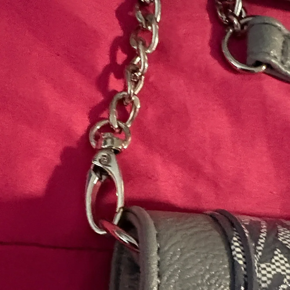NEW Nine West Convertible Flap Gray White Chain Strap Crossbody Bag Purse